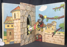 Load image into Gallery viewer, Mickey et le Prince Malalapatte (Les Albums HOP-LA!)